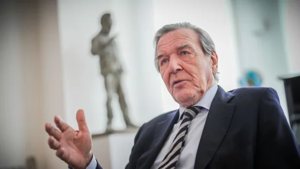 Er werde so lange Sozialdemokrat bleiben, wie man ihn lasse, so Gerhard Schr&ouml;der. - &copy; Michael Kappeler/dpa