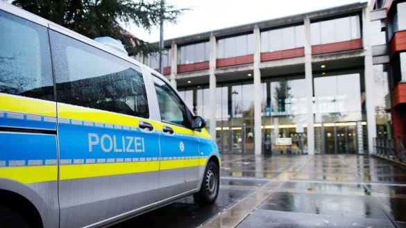 Im mutmaßlichen Konflikt zwischen Drogenhändlern mit Verbindungen in die Niederlande ist ein Polizist ins Visier der Ermittler geraten. (Archiv) - © Thomas Banneyer/dpa