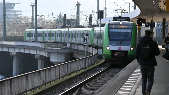 Kinder unter 15 Jahren k&ouml;nnen alle Busse und Bahnen im nordrhein-westf&auml;lischen Nahverkehr am 20. September kostenlos nutzen. (Archivfoto) - &copy; Henning Kaiser/dpa