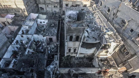 Zerst&ouml;rte Geb&auml;ude in Chan Junis nach einem israelischen Luftangriff. - &copy; Ahmed Zakot/dpa