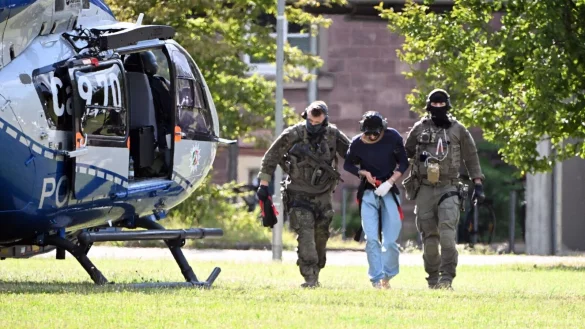 Der mutmaßliche Attentäter von Solingen wurde am Sonntag in Untersuchungshaft genommen. - © Uli Deck/dpa