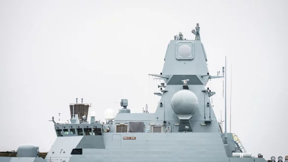 Eine Rakete auf einem Milit&auml;rschiff in D&auml;nemark hat zu Sperrungen im Luft- und Seeverkehr gef&uuml;hrt. - &copy; Emil Nicolai Helms/Ritzau Scanpix Foto/AP/dpa