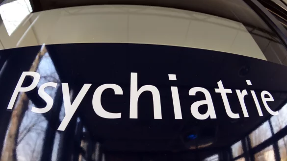 Die Generalstaatsanwaltschaft M&uuml;nchen hat gegen einen 15-J&auml;hrigen Anklage erhoben. Er soll in einer psychiatrischen Klinik einen Siebenj&auml;hrigen erstochen haben. (Archivbild) - &copy; picture alliance / dpa