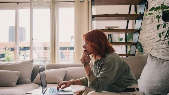 Wer sich weiterbilden m&ouml;chte, kann online kostenlose Tests wie den Digital Check NRW oder den DigiCheck Hessen nutzen, um seine F&auml;higkeiten zu &uuml;berpr&uuml;fen. - &copy; Zacharie Scheurer/dpa-tmn