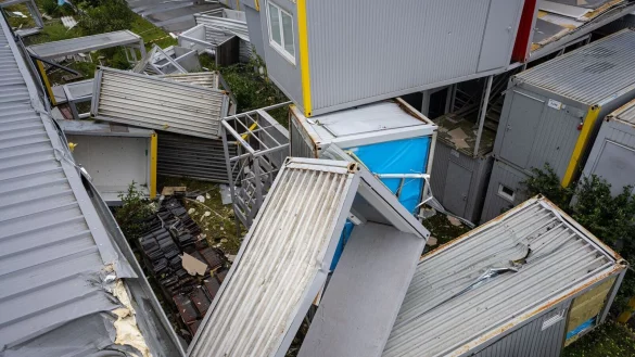 Das Unwetter hatte am Freitag starke Sch&auml;den angerichtet. - &copy; Guido Kirchner/dpa