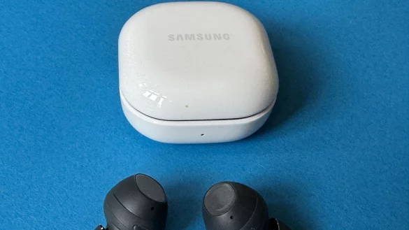 Samsung-In-Ears: Die Galaxy Buds FE erreichten Bestnoten f&uuml;r Ton und Ger&auml;uschreduzierung. - &copy; Christoph Dernbach/dpa-tmn/dpa