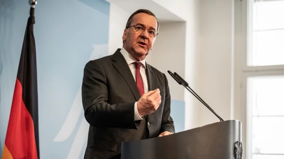 Verteidigungsminister Boris Pistorius &auml;u&szlig;ert sich in Berlin zum aktuellen Stand der Taurus-Leck-Untersuchung. - &copy; Michael Kappeler/dpa