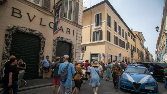 Bei einem spektakul&auml;ren Juwelendiebstahl in Rom hat eine Bande von unbekannten Einbrechern in der Nacht zum Sonntag mehr als eine halbe Million Euro Beute gemacht. - &copy; Francesco Benvenuti/LaPresse via ZUMA Press/dpa