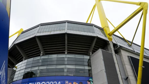 Blick auf die Arena. - © Marcus Brandt/dpa