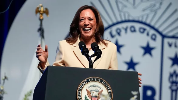 Für ihr Lachen bekannt: Kamala Harris. (Archivbild) - © Darron Cummings/AP