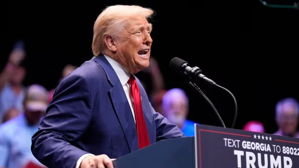 Trump will nach der Präsidentschaftswahl im November wieder ins Weiße Haus einziehen. (Archivbild) - © Evan Vucci/AP/dpa