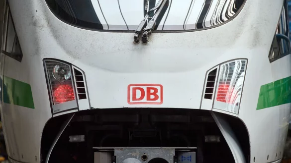 Die ICE-Flotte soll in den kommenden Jahren wachsen - daher braucht die Bahn mehr Platz für die Instandhaltung. (Archivbild) - © Bernd Thissen/dpa