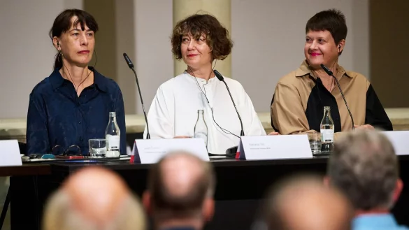 Die Vertreterinnen des internationalen Kuratorenkollektivs «What, How and for Whom» (WHW) leiten die Skulptur Projekte 2027 in Münster. - © Bernd Thissen/dpa