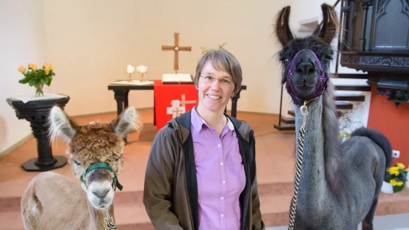 Pfarrin Wiltrud Bauer nimmt ihre Tiere gerne zu Besuchen im Hospiz oder Altenheim mit (Archivbild) - &copy; picture alliance / dpa