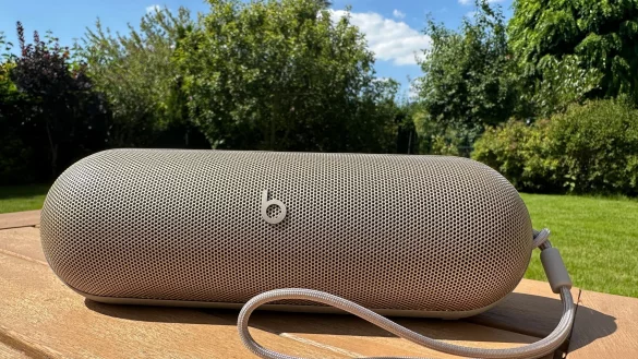 Dank neuer Tief- und Hocht&ouml;ner liefert der Beats Pill jetzt einen tieferen Bass und ausgewogene Kl&auml;nge f&uuml;r verschiedene Musikgenres. - &copy; Andrej Sokolow/dpa-tmn