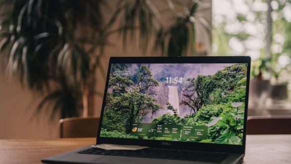 Microsoft hat den Sperrbildschirm in Windows 10 und 11 aktualisiert und bietet nun mit einem aktuellen Update eine neue Widget-Ansicht auf dem Sperrbildschirm an. - &copy; Zacharie Scheurer/dpa-tmn
