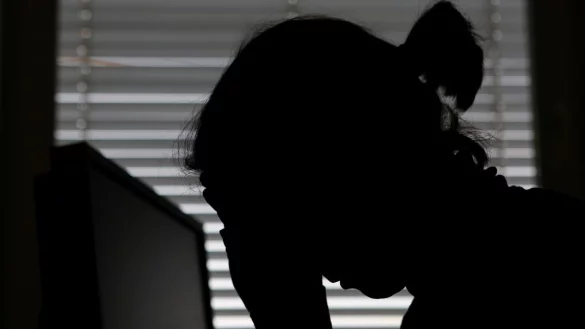 Studie im Auftrag der KKH: 43 Prozent der Berufst&auml;tigen f&uuml;hlen sich im Job h&auml;ufig hohem Druck und Belastungen ausgesetzt. (Symbolbild) - &copy; Marijan Murat/dpa