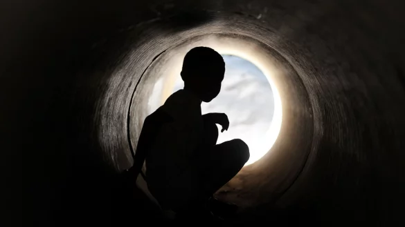 Raus aus dem Loch: Eltern k&ouml;nnen ihrem Kind helfen, eine depressive Erkrankung zu &uuml;berwinden. - &copy; Arne Dedert/dpa/dpa-tmn