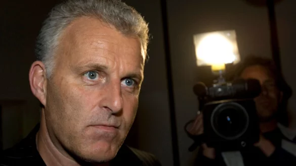 Der niederl&auml;ndische Kriminalreporter Peter R. de Vries wurde im Jahr 2021 im Zentrum von Amsterdam erschossen. - &copy; Peter Dejong/AP