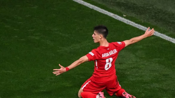 Traf sehenswert zum zwischenzeitlichen 2:1 der T&uuml;rkei gegen Georgien: Arda G&uuml;ler. - &copy; Julian Stratenschulte/dpa