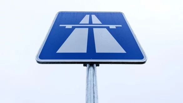 Ein Abschnitt der A40 bei Bochum wird für 15 Wochen voll gesperrt. (Symbolbild) - © Friso Gentsch/dpa