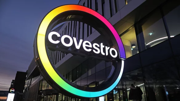 Das Logo des Kunststoffkonzerns Covestro. - &copy; Oliver Berg/dpa