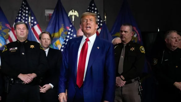 Donald Trump bedient sich regelm&auml;&szlig;ig radikaler Rhetorik, tut sich mit rassistischen Aussagen hervor und hetzt gegen Minderheiten. - &copy; Paul Sancya/AP