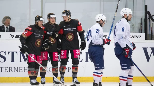 Die DEB-Auswahl setzte sich im letzten Testspiel vor der WM gegen Frankreich durch. - &copy; Sebastian Kahnert/dpa