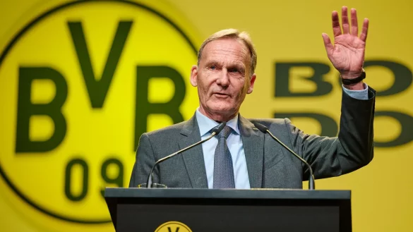 Hans-Joachim Watzke, Gesch&auml;ftsf&uuml;hrer des Vereins, spricht bei der Mitgliederversammlung von Bundesligist Borussia Dortmund. Der BVB-Chef scheidet im Herbst 2025 aus der Gesch&auml;ftsf&uuml;hrung von Borussia Dortmund aus - &copy; Bernd Thissen/dpa