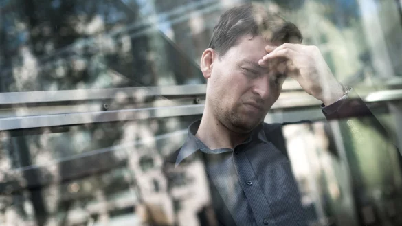 Ein Zuviel an psychischer Belastung erkennt man an verschiedenen Warnsignalen, darunter Schlafst&ouml;rungen, Konzentrationsproblemen oder Muskelverspannungen. - &copy; Alexander Heinl/dpa-tmn