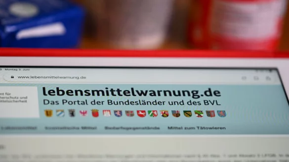 Lebensmittelwarnung: In einem Sesammus sind Salmonellen nachgewiesen worden. - &copy; Jens Kalaene/dpa