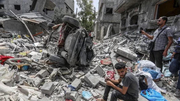 Zerst&ouml;rte H&auml;user nach einem israelischen Luftangriff auf das Lager Nuseirat. - &copy; Abed Rahim Khatib/dpa