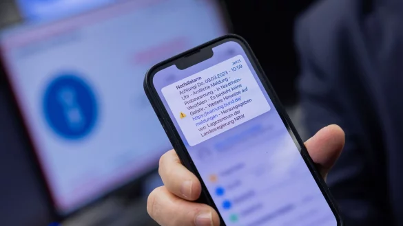 Den Empfang von Cell-Broadcast-Nachrichten beherrschen viele neuere Smartphones ab Werk. - &copy; Rolf Vennenbernd/dpa/dpa-tmn