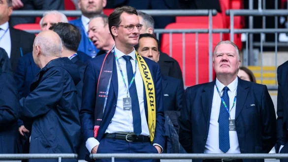 Wieviel Künstliche Intelligenz ist im politischen Alltagsgeschäft erlaubt? Die SPD-Opposition in Nordrhein-Westfalen stellt eine Grußbotschaft des Ministerpräsidenten infrage. (Archivfoto) - © Tom Weller/dpa