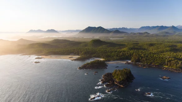 Das Postschiff steuert einsame Regionen im Westen Kanadas an, die auf anderem Wege nur schwer erreichbar w&auml;ren. - &copy; Yuri Choufour/Destination BC/dpa