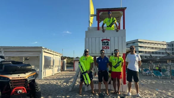 Rettungsschwimmer auf Mallorca haben f&uuml;nf Deutsche gerettet. Die Urlauber waren von pl&ouml;tzlich einsetzenden starken Str&ouml;mungen aufs Meer hinausgezogen worden. - &copy; Marcos Ruiz/dpa