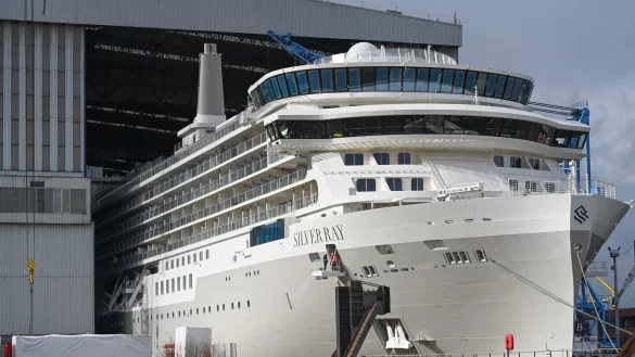 Die Meyer Werft braucht dringend sehr viel Geld - kurzfristig bis zum 15. September. (Archivbild) - &copy; Lars Penning/dpa