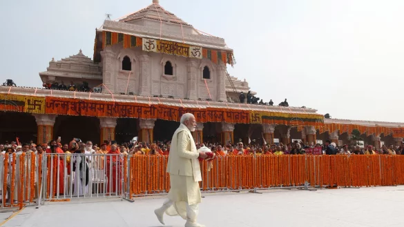 Der indische Premierminister Narendra Modi w&auml;hrend der Er&ouml;ffnung des Tempels in Ayodhya. - &copy; Press Information Bureau/dpa