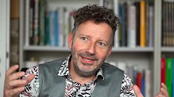 Thorsten Schorn, Radiomoderator, beantwortet bei einem dpa-interview die Fragen. - &copy; Federico Gambarini/dpa