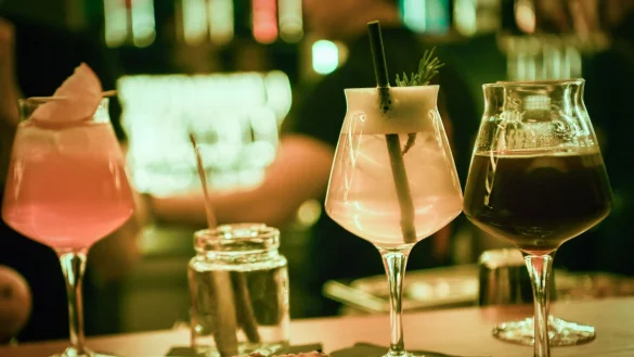 Mit Berliner Weisse, Pils und Porter: Die Bier Cocktails tragen die Unterschrift der &laquo;Sphere Bar&raquo; im Berliner Fernsehturm. - &copy; Christin Klose/dpa-tmn/dpa