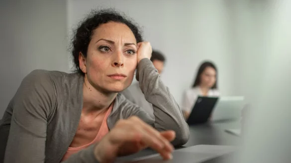 Von den derzeitigen Aufgaben gelangweilt? Neue Herausforderungen k&ouml;nnen motivieren und die Freude am Job wieder steigern. - &copy; Klaus-Dietmar Gabbert/dpa-tmn