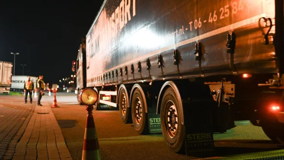 Deutschland hat seine bereits laufenden Grenzkontrollen im Osten und S&uuml;den des Landes wie angek&uuml;ndigt auf die Landgrenzen im Westen und Norden ausgeweitet. (Archivbild) - &copy; Lars Penning/dpa