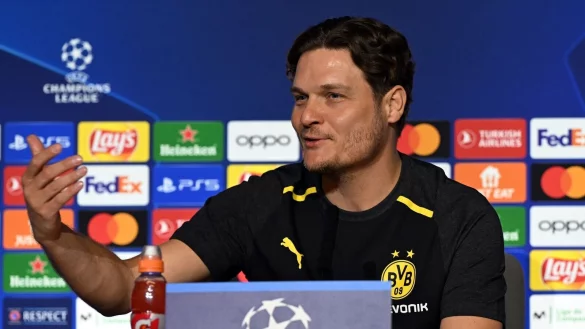 Dortmunds Trainer Edin Terzic beantwortet die Fragen von Journalisten. - &copy; Federico Gambarini/dpa