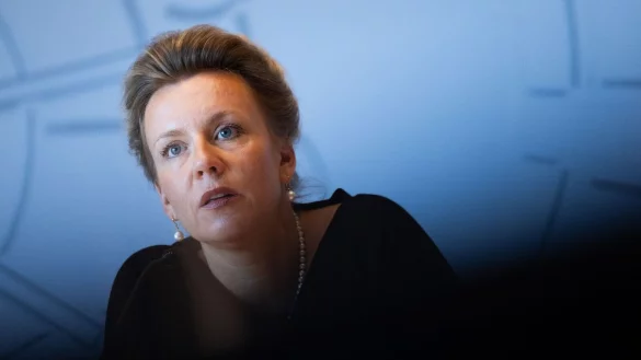 Ina Brandes spricht bei einer Landespressekonferenz im Landtag. - &copy; Rolf Vennenbernd/dpa