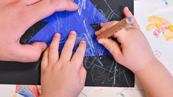 Das Kindergeld soll sowohl 2025 als auch 2026 steigen. - &copy; Patrick Pleul/dpa