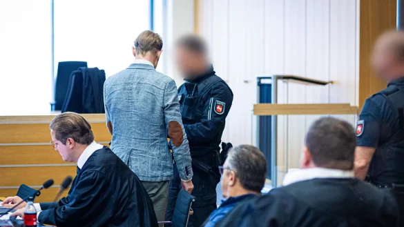 Hat Christian B. (oben rechts) im Gefängnis über seine Taten gesprochen? - © Moritz Frankenberg/dpa-Pool/dpa