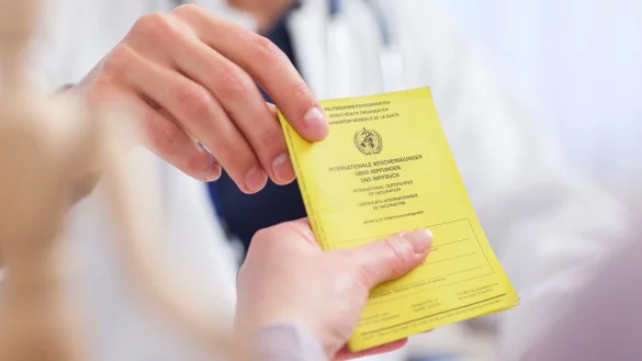 Auch im Erwachsenenalter sollte man sich eine Auffrischung gegen Keuchhusten abholen. - &copy; Christin Klose/dpa-tmn/dpa