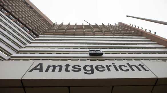 Der Eingang zum Amtsgericht auf dem Gel&auml;nde des Justizzentrum K&ouml;ln Luxemburger Stra&szlig;e. - &copy; Thomas Banneyer/dpa