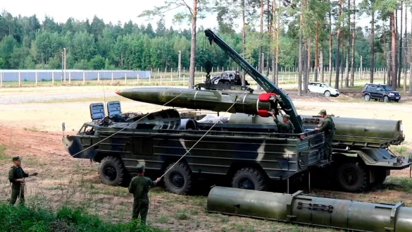 Das Militär in Belarus verstärkt Truppen an der Grenze zur Ukraine. (Archivbild) - © Uncredited/AP/Belarusian Defense Ministry via VOENTV/dpa