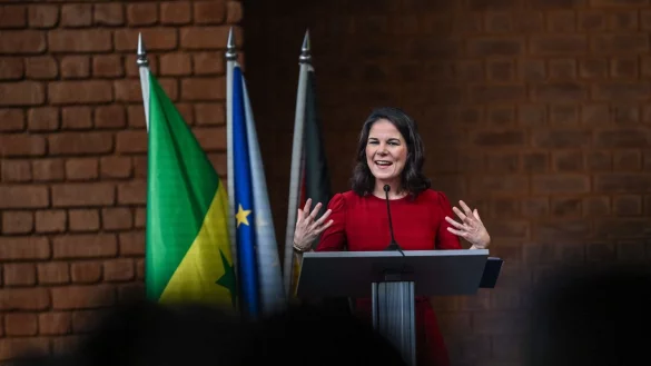 Au&szlig;enministerin Annalena Baerbock wirft Russland und China vor, in Afrika Wunden der Kolonialisierung zu instrumentalisieren. Sie will bessere Angebote machen. - &copy; Britta Pedersen/dpa